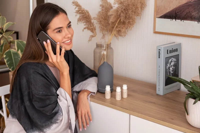 Agent helping client over the phone